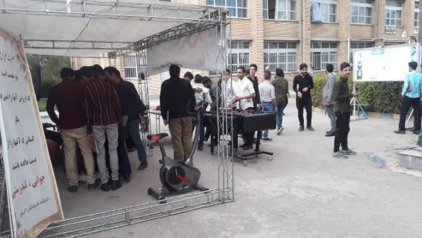 به مناسبت گرامیداشت هفته تربت بدنی نمایشگاه تندرستی در پردیس خواجه نصیرالدین طوسی دانشگاه فرهنگیان کرمان برپاشد. 4