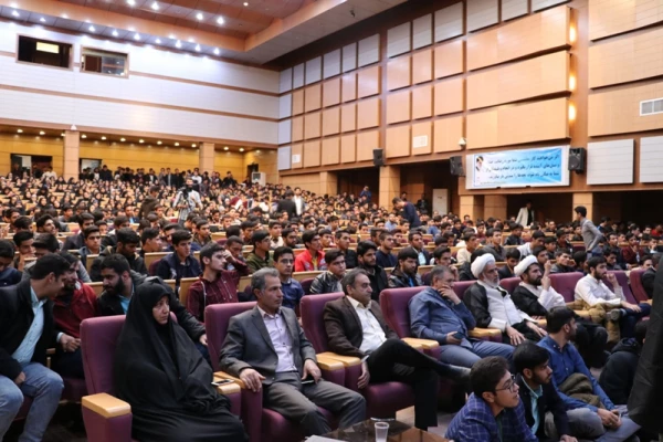 نشست صمیمی حجت الاسلام و المسلمین قرائتی رئیس ستاد اقامه نماز کشور با اساتید، کارکنان و دانشجومعلمان دانشگاه فرهنگیان کرمان