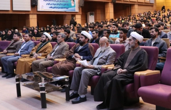 مهندس چمران در جمع دانشجویان بسیجی دانشگاه های استان در دانشگاه فرهنگیان کرمان
