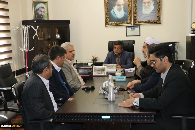 در دیدار مدیرکل امور دانشجویی دانشگاه فرهنگیان کشور با معاونت دانشجویی دانشگاه شهید باهنر کرمان طرفین بر استفاده از تجربیات یکدیگر تأکید نمودند. 2