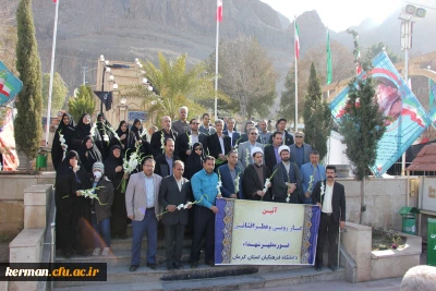 رئیس دانشگاه فرهنگیان کرمان در مراسم عطرافشانی و غبارروبی قبور مطهر شهدا:
رمز محبوبیت سردار دل ها، شهید سلیمانی حرکت برای رضای خدا بود