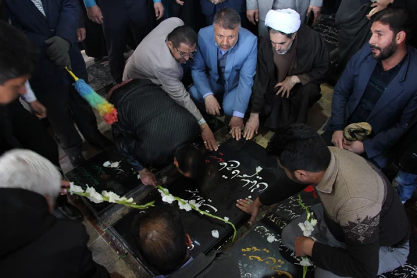 مراسم عطرافشانی و غبارروبی قبور مطهر شهدا