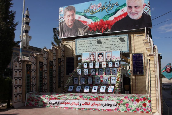 مراسم عطرافشانی و غبارروبی قبور مطهر شهدا