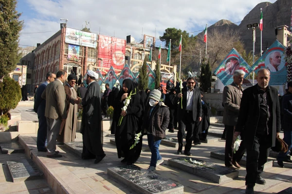 مراسم عطرافشانی و غبارروبی قبور مطهر شهدا