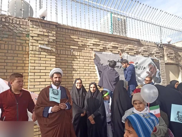 برپایی غرفه فرهنگی دانشگاه فرهنگیان کرمان در راهپیمایی یوم الله ۲۲ بهمن 4