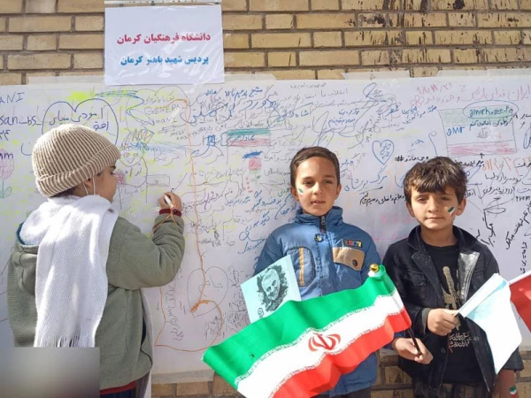 برپایی غرفه فرهنگی دانشگاه فرهنگیان کرمان در راهپیمایی یوم الله ۲۲ بهمن 6