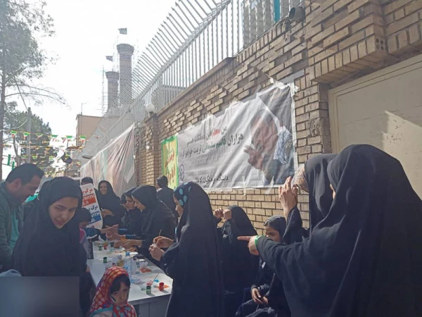 برپایی غرفه فرهنگی دانشگاه فرهنگیان کرمان در راهپیمایی یوم الله ۲۲ بهمن 7