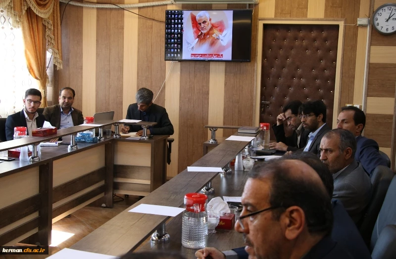 دکتر محمدی معاون فرهنگی و اجتماعی دانشگاه فرهنگیان کشور در شورای فرهنگی و اجتماعی دانشگاه فرهنگیان کرمان: 
ایجاد فضای باز و مشارکت همه طیف ها و گروه ها باید سرلوحه فعالیت های فرهنگی و اجتماعی قرار گیرد. 6