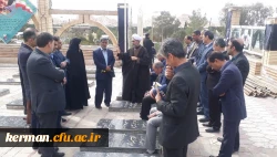 با حضور در گلزار شهدای شهر کرمان
شرکت کنندگان در سومین نشست شورای راهبری فرهنگی و اجتماعی قطب یک کشور، به مقام شامخ شهید و شهادت ادای احترام نمودند. 3