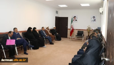 حجت الاسلام والمسلمین علیدادی سلیمانی نماینده ولی فقیه در استان و امام جمعه کرمان:
جایگاه معلم به واسطه نقشه الگویی آن در جامعه از اهمیت ویژه ای برخوردار می باشد