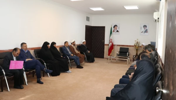 حجت الاسلام والمسلمین علیدادی سلیمانی نماینده ولی فقیه در استان و امام جمعه کرمان:
جایگاه معلم به واسطه نقشه الگویی آن در جامعه از اهمیت ویژه ای برخوردار می باشد 2