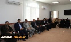 حجت الاسلام والمسلمین علیدادی سلیمانی نماینده ولی فقیه در استان و امام جمعه کرمان:
جایگاه معلم به واسطه نقشه الگویی آن در جامعه از اهمیت ویژه ای برخوردار می باشد 3