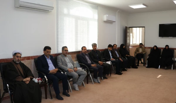 حجت الاسلام والمسلمین علیدادی سلیمانی نماینده ولی فقیه در استان و امام جمعه کرمان:
جایگاه معلم به واسطه نقشه الگویی آن در جامعه از اهمیت ویژه ای برخوردار می باشد 3