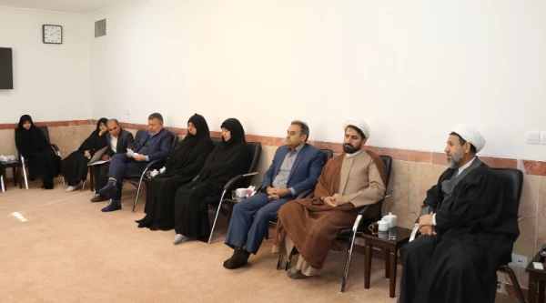 حجت الاسلام والمسلمین علیدادی سلیمانی نماینده ولی فقیه در استان و امام جمعه کرمان:
جایگاه معلم به واسطه نقشه الگویی آن در جامعه از اهمیت ویژه ای برخوردار می باشد 4