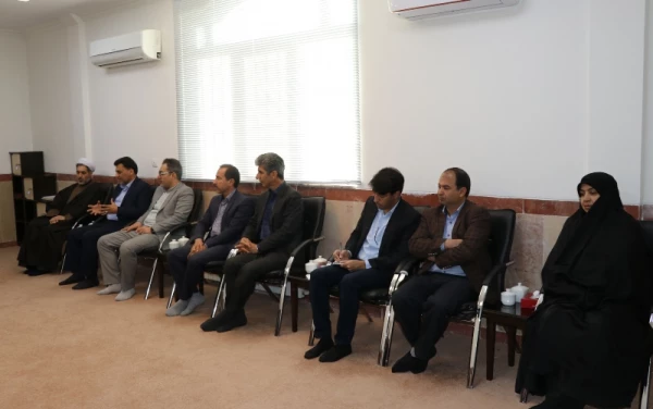 حجت الاسلام والمسلمین علیدادی سلیمانی نماینده ولی فقیه در استان و امام جمعه کرمان:
جایگاه معلم به واسطه نقشه الگویی آن در جامعه از اهمیت ویژه ای برخوردار می باشد 5