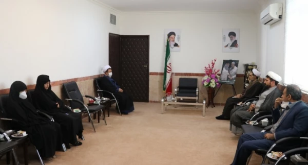 حجت الاسلام و المسلمین علیدادی سلیمانی نماینده ولی فقیه در استان و امام جمعه کرمان:
مکتب شهید سلیمانی، جریان بزرگ فرهنگی است که برگرفته از دل جبهه و جنگ و دانشگاه انسان سازی دفاع مقدس می باشد. 2