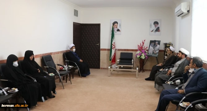 حجت الاسلام و المسلمین علیدادی سلیمانی نماینده ولی فقیه در استان و امام جمعه کرمان:
مکتب شهید سلیمانی، جریان بزرگ فرهنگی است که برگرفته از دل جبهه و جنگ و دانشگاه انسان سازی دفاع مقدس می باشد. 2