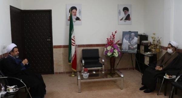 حجت الاسلام و المسلمین علیدادی سلیمانی نماینده ولی فقیه در استان و امام جمعه کرمان:
مکتب شهید سلیمانی، جریان بزرگ فرهنگی است که برگرفته از دل جبهه و جنگ و دانشگاه انسان سازی دفاع مقدس می باشد. 3