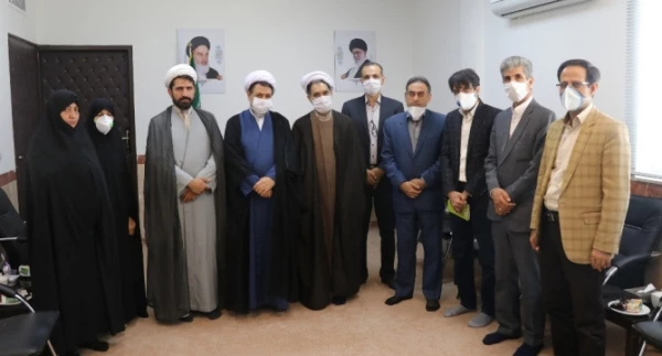 حجت الاسلام و المسلمین علیدادی سلیمانی نماینده ولی فقیه در استان و امام جمعه کرمان:
مکتب شهید سلیمانی، جریان بزرگ فرهنگی است که برگرفته از دل جبهه و جنگ و دانشگاه انسان سازی دفاع مقدس می باشد. 4