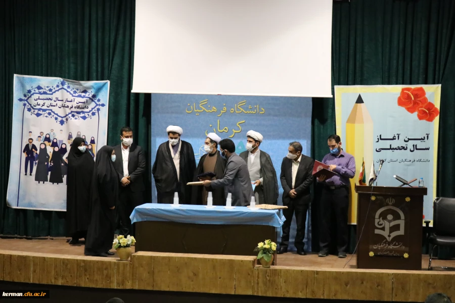 به منظور بررسی وضعیت فضاهای موجود در دانشگاه فرهنگیان استان و استفاده مناسب از بودجه های مصوب استانی در این راستا روسای دانشگاه فرهنگیان و مدیر کل نوسازی مدارس استان با یکدیگر دیدار و گفتگو کردند. 2