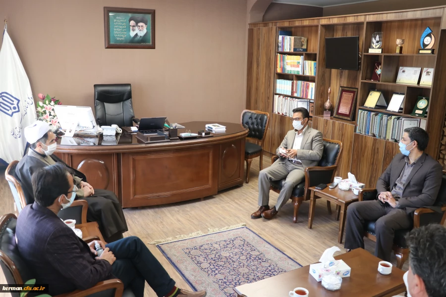 دکتر توان رئیس فرهنگیان کرمان با مدیر کل نوسازی مدارس استان دیدار کردند. 4