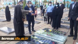 ادای احترام دکتر طاهری نیا به مقام شامخ شهید سلیمانی و دیگر شهدای کرمان 3