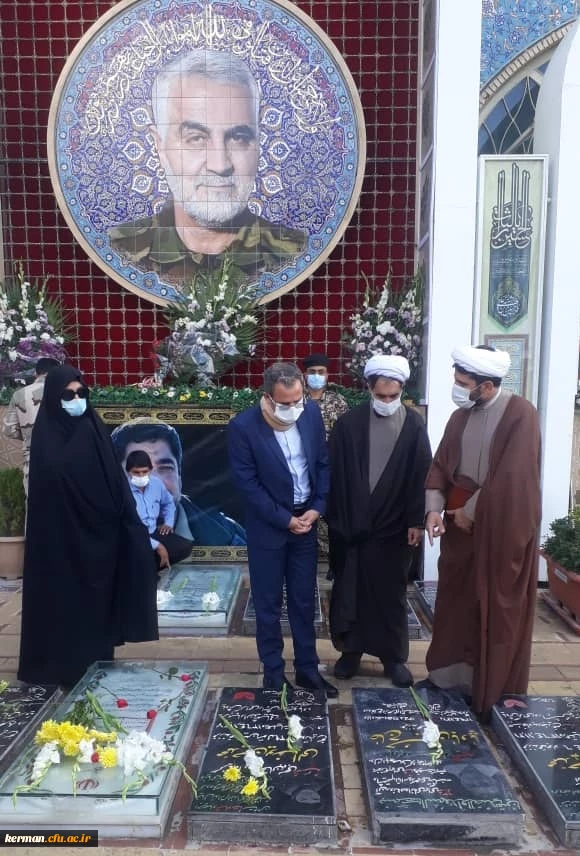ادای احترام دکتر طاهری نیا به مقام شامخ شهید سلیمانی و دیگر شهدای کرمان 4
