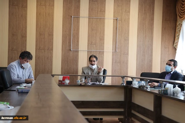 تجلیل از همکاران حوزه مالی دانشگاه فرهنگیان کرمان به مناسبت گرامیداشت هفته حسابداری 5