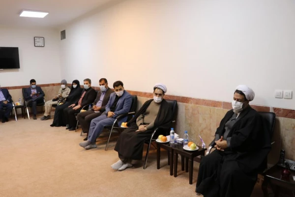 نماینده ولی فقیه در استان و امام جمعه کرمان توجه به ابعاد تربیتی و پرورشی دانش آموزان باید از دغدغه های اصلی دانشگاه فرهنگیان در تربیت معلم باشد. 2