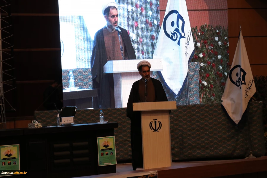 هدف این است که بتوانیم شهید سلیمانی را به عنوان یک الگو برای نسل آینده دانش اموزان و دانشجویان  و معلمان معرفی کنیم  3