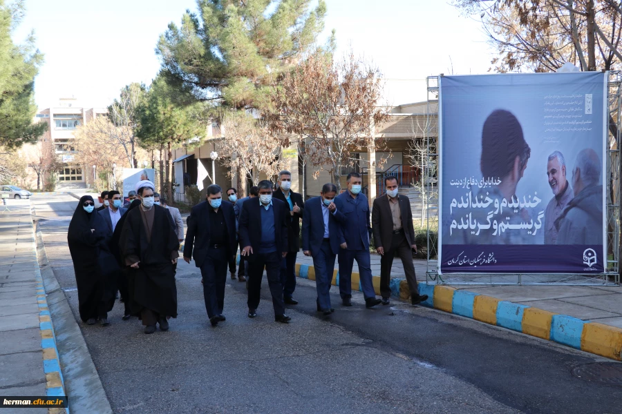 ادای احترام دکتر خنیفر به شهدای گمنام دانشگاه فرهنگیان کرمان 6