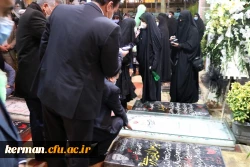 ادای احترام دکتر خنیفر به مقام شامخ شهید سلیمانی در گلزار شهدای کرمان 2