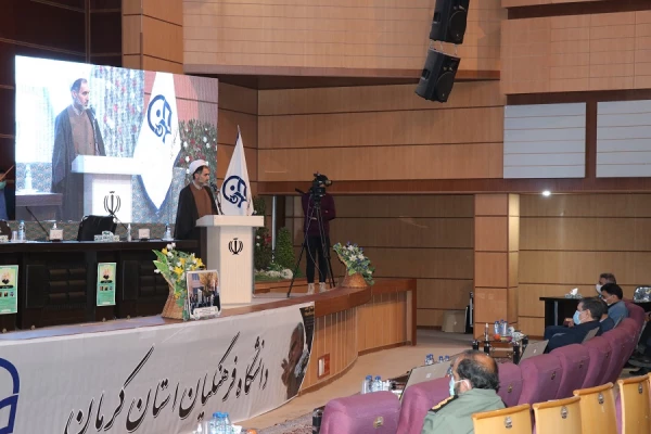 هدف این است که بتوانیم شهید سلیمانی را به عنوان یک الگو برای نسل آینده دانش اموزان و دانشجویان  و معلمان معرفی کنیم  3