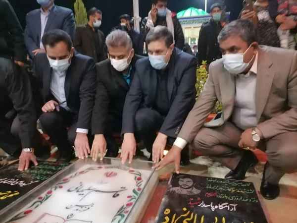 ادای احترام دکتر خنیفر به مقام شامخ شهید سلیمانی در گلزار شهدای کرمان 4