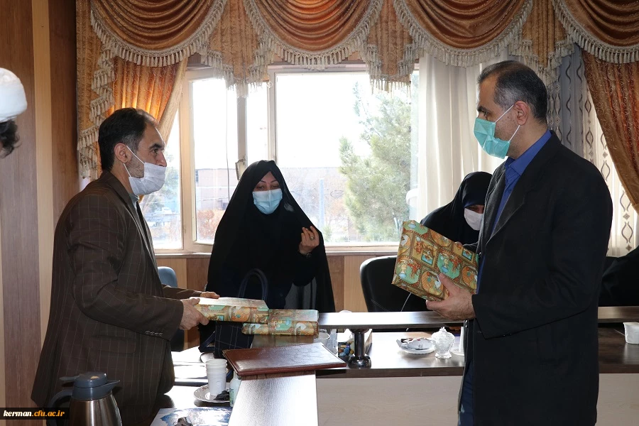 فعالیت های فرهنگی دانشگاه از اهمیت ویژه ای برخوردار میباشد 7