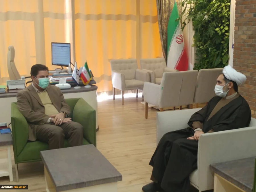 در دیداررئیس دانشگاه فرهنگیان کرمان با شهردار کرمان

شهردار کرمان از تهیه نخستین برنامه پنج ساله شهرداری کرمان با همکاری جامعه دانشگاهی خبر داد 2