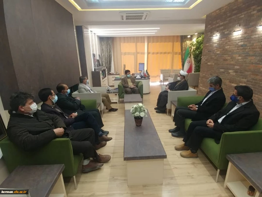 در دیداررئیس دانشگاه فرهنگیان کرمان با شهردار کرمان

شهردار کرمان از تهیه نخستین برنامه پنج ساله شهرداری کرمان با همکاری جامعه دانشگاهی خبر داد 2