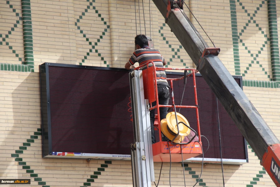 نصب تابلوی دیجیتال در پردیس خواجه نصیر الدین طوسی دانشگاه فرهنگیان کرمان 3