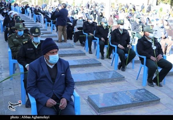 حضور مسئولین دانشگاه فرهنگیان استان کرمان درآیین گرامیداشت سالروز ورود امام خمینی (ره)به میهن از جوارمزار حاج قاسم 2