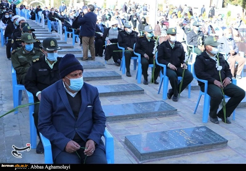 حضور مسئولین دانشگاه فرهنگیان استان کرمان درآیین گرامیداشت سالروز ورود امام خمینی (ره)به میهن از جوارمزار حاج قاسم 2