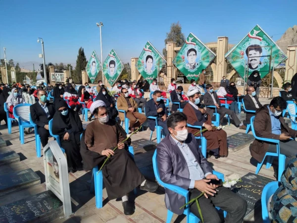 حضور مسئولین دانشگاه فرهنگیان استان کرمان درآیین گرامیداشت سالروز ورود امام خمینی (ره)به میهن از جوارمزار حاج قاسم 2