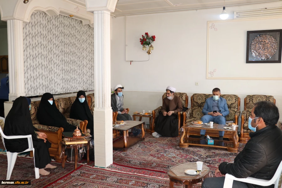 دیدار رئیس دانشگاه فرهنگیان استان کرمان با خانواده شهید حسین محمدی 2