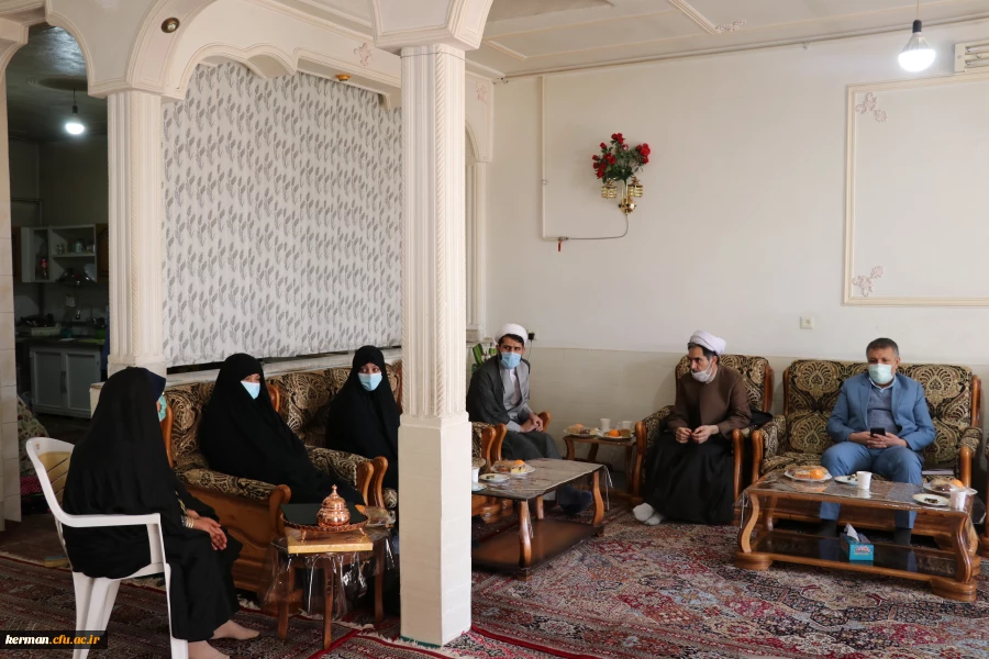 دیدار رئیس دانشگاه فرهنگیان استان کرمان با خانواده شهید حسین محمدی 3