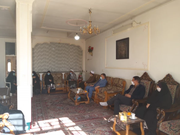 دیدار رئیس دانشگاه فرهنگیان استان کرمان با خانواده شهید حسین محمدی 5