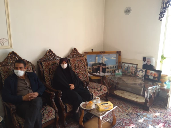 دیدار رئیس دانشگاه فرهنگیان استان کرمان با خانواده شهید حسین محمدی 6