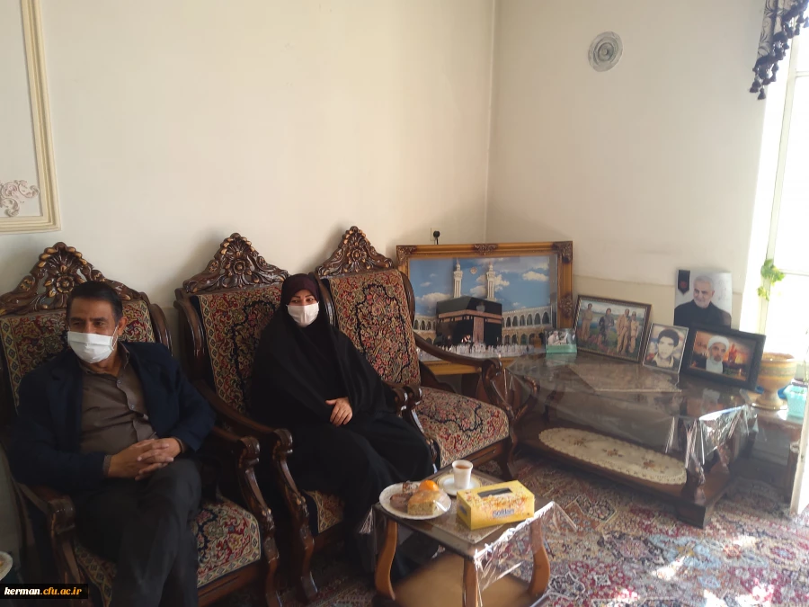 دیدار رئیس دانشگاه فرهنگیان استان کرمان با خانواده شهید حسین محمدی 6