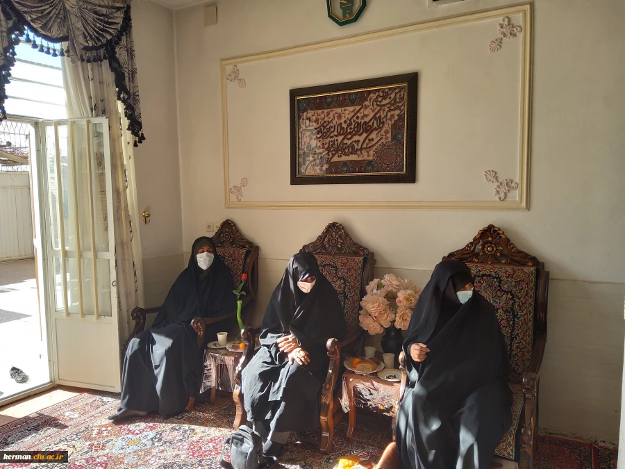 دیدار رئیس دانشگاه فرهنگیان استان کرمان با خانواده شهید حسین محمدی 7