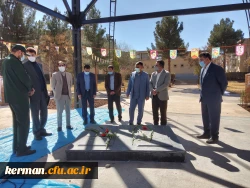 جلسه ستاد شاهد وایثارگر دانشگاه فرهنگیان کرمان با حضور دکتر توان رئیس دانشگاه فرهنگیان استان ، احمدی وعلیزاده نمایندگان اعزامی از سازمان مرکزی دانشگاه ، سرهنگ مهدوی وسایر اعضاء بمنظور بررسی عملکرد وپیشرفت کار پروژه یادمان شهدای گمنام برگزار شد 2