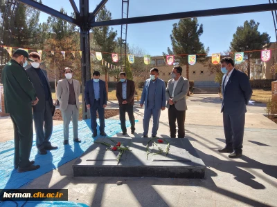 همزمان با ایام الله دهه مبارک فجر  ستاد شاهد وایثارگر دانشگاه فرهنگیان استان کرمان تشکیل جلسه داد

جلسه ستاد شاهد وایثارگر دانشگاه فرهنگیان کرمان با حضور دکتر توان رئیس دانشگاه فرهنگیان استان ، دکتر احمدی معاون نظارت وارزیابی سازمان مرکزی ،دکترعلیزاده معاون اداره کل شاهد وایثارگر، سرهنگ مهدوی وسایر اعضاء بمنظور بررسی وضعیت  پروژه یادمان شهدای گمنام دانشگاه فرهنگیان استان برگزار شد