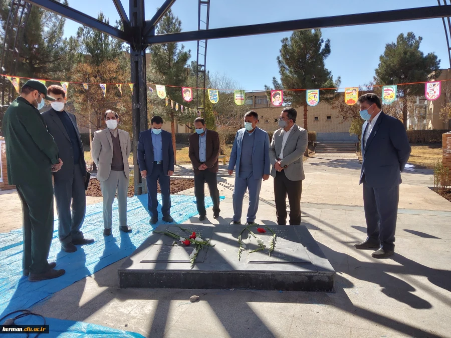 جلسه ستاد شاهد وایثارگر دانشگاه فرهنگیان کرمان با حضور دکتر توان رئیس دانشگاه فرهنگیان استان ، احمدی وعلیزاده نمایندگان اعزامی از سازمان مرکزی دانشگاه ، سرهنگ مهدوی وسایر اعضاء بمنظور بررسی عملکرد وپیشرفت کار پروژه یادمان شهدای گمنام برگزار شد 2